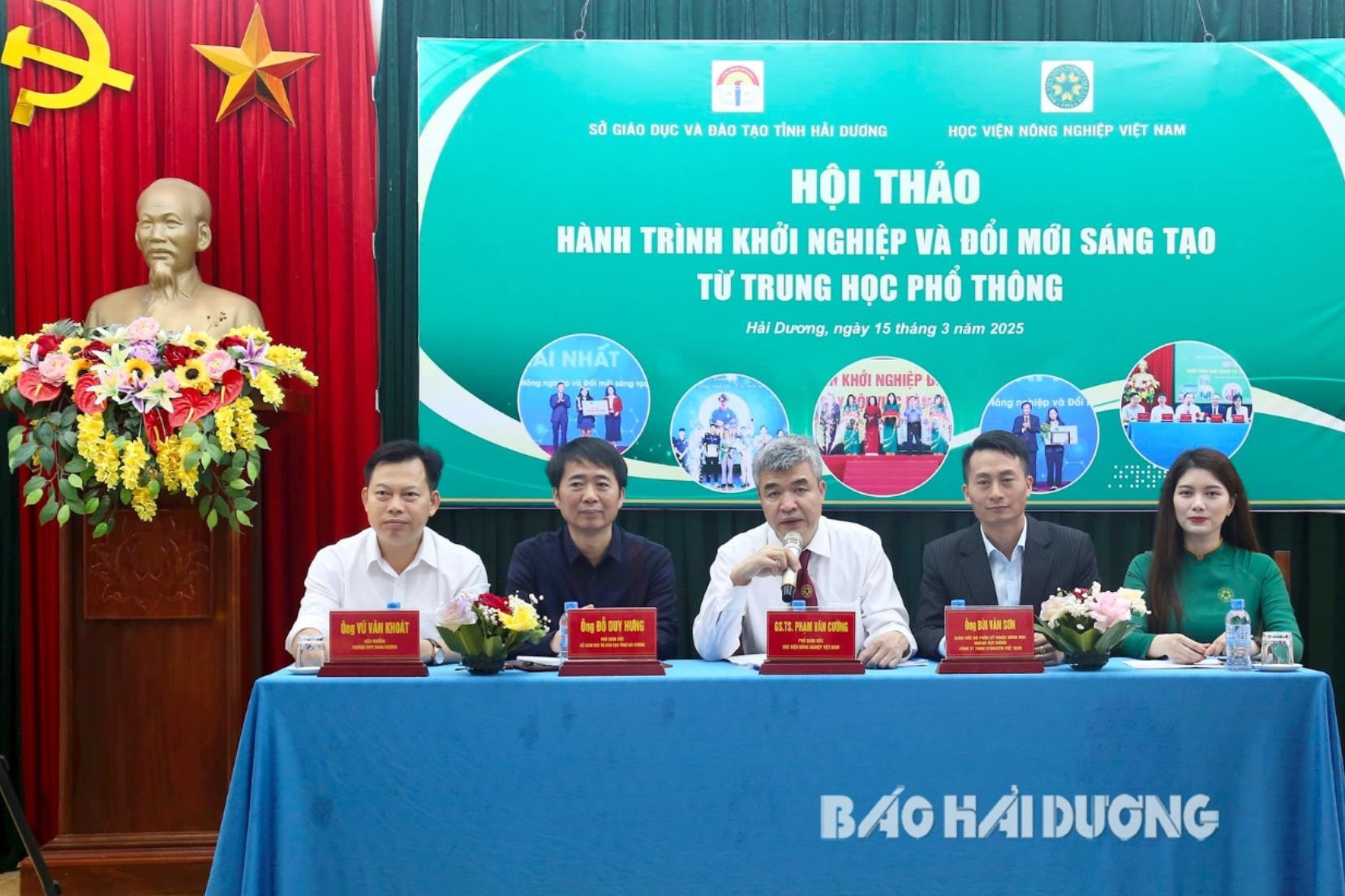 ban-tu-van-tuyen-sinh-2(1).jpg
