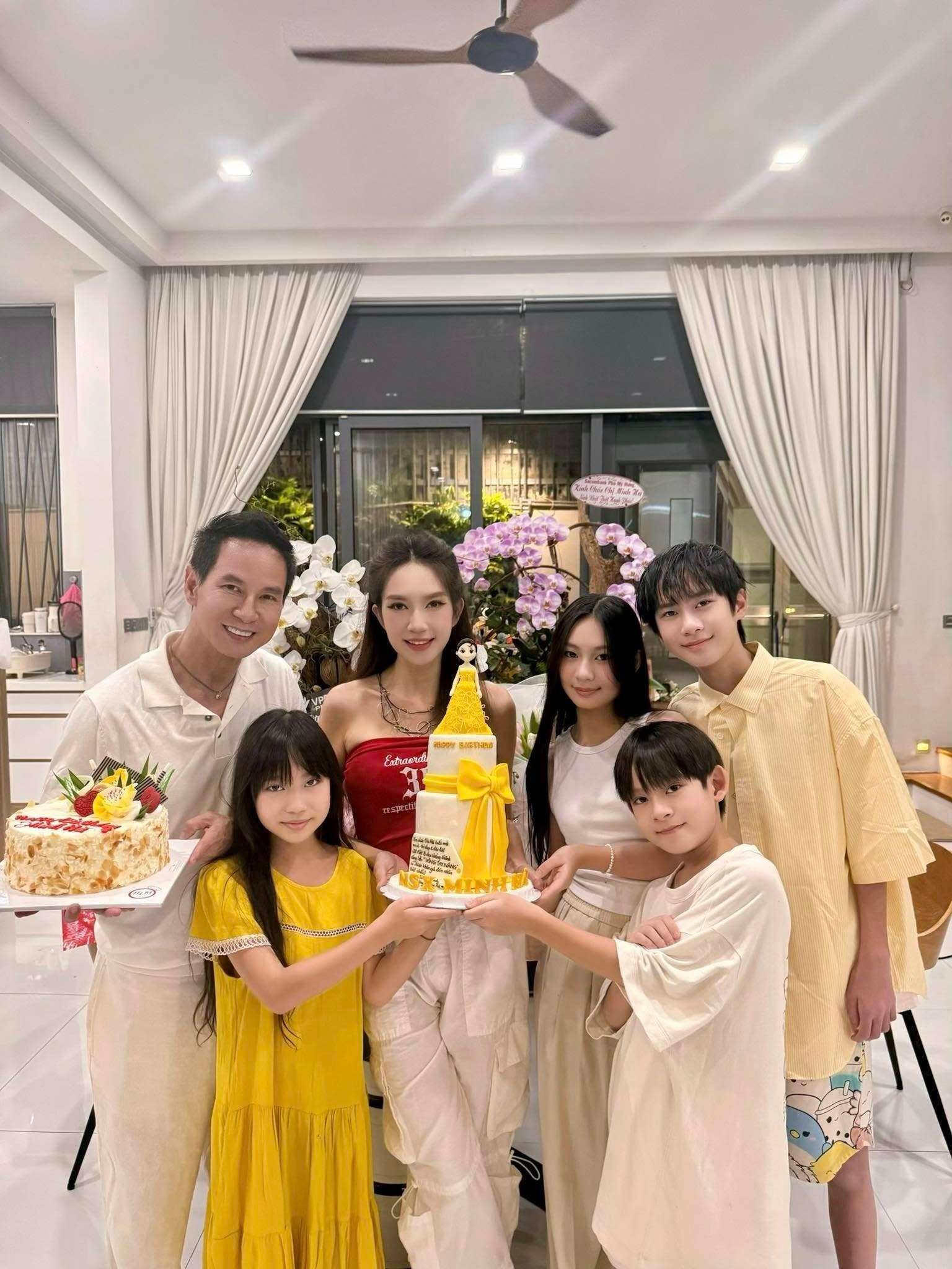 Sao Việt 28/3: Hồng Nhung lạc quan chữa ung thư, Pháo đi du lịch mừng 'lên top' - 10