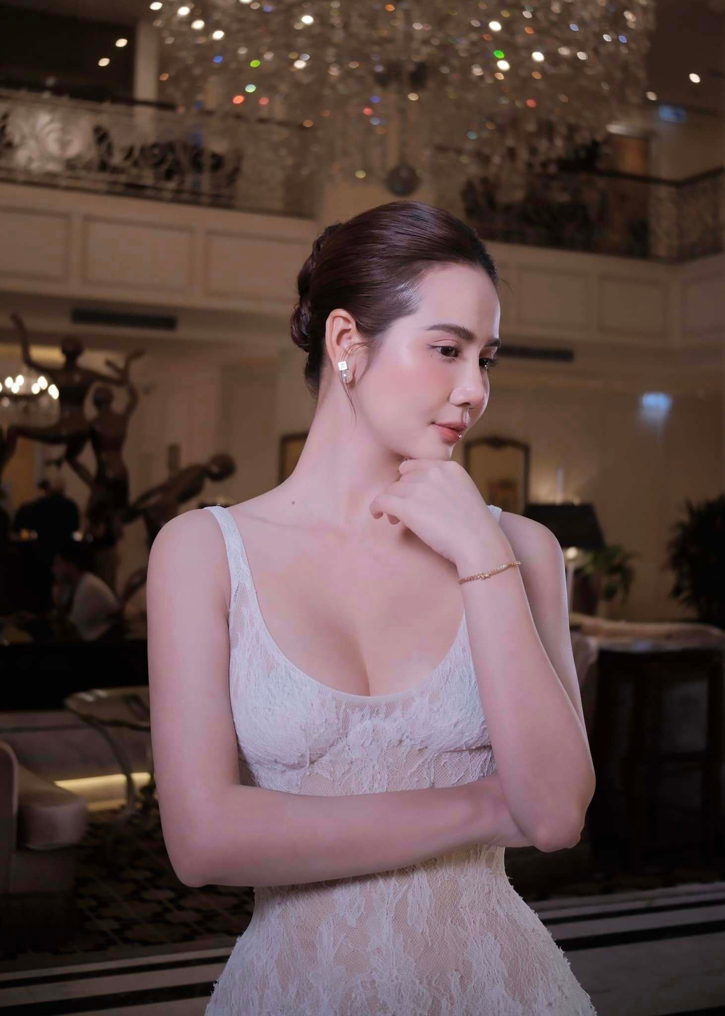 Sao Việt 28/3: Hồng Nhung lạc quan chữa ung thư, Pháo đi du lịch mừng 'lên top' - 14