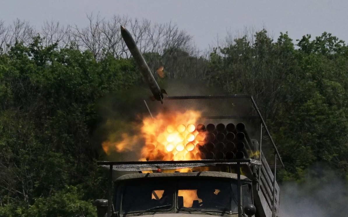 binh-si-nga-ban-ten-lua-tu-be-phong-da-nong-bm-21-grad-nham-vao-cac-vi-tri-cua-luc-luong-ukraine.jpg