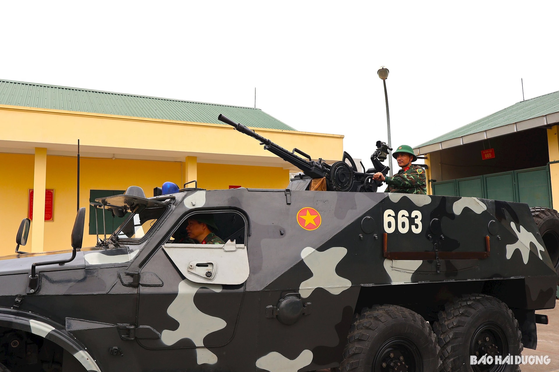 xe-thiet-giap.jpg