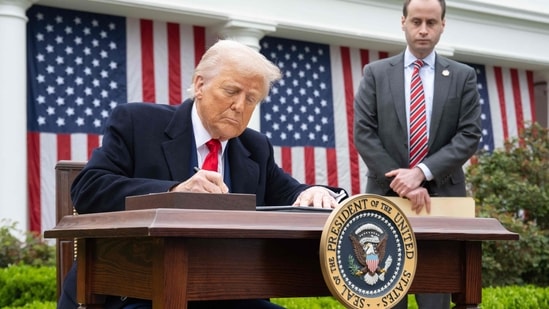 donald-trump-thue-quan.jpg