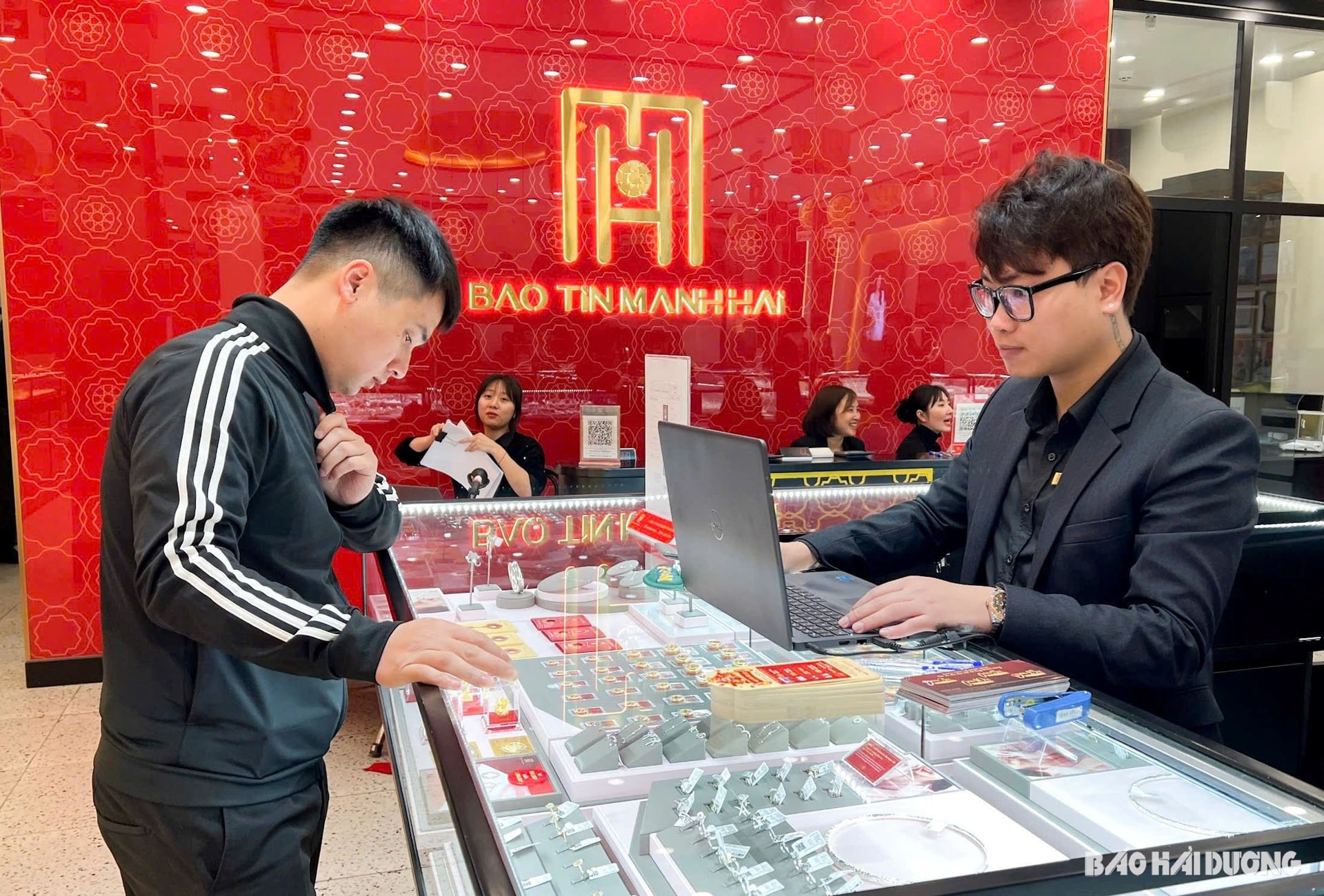 gia-vang-gia-usd-bien-dong-manh.jpg