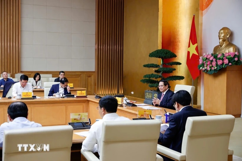 Thủ tướng Phạm Minh Chính chủ trì cuộc họp về cập nhật tình hình và giải pháp ứng phó với chính sách thuế quan của Hoa Kỳ. (Ảnh: Dương Giang/TTXVN)
