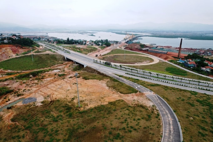 Cao tốc Hạ Long - Vân Đồn hiện nay sẽ kết nối với cao tốc Nội Bài - Bắc Ninh - Hạ Long trong tương lai. Ảnh: Minh Cương