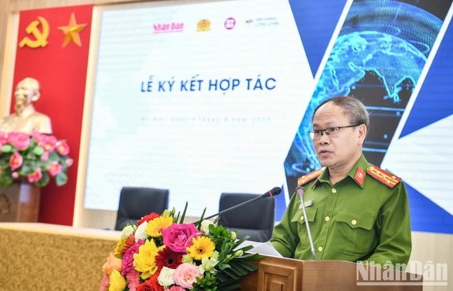nhan-dan3.jpg
