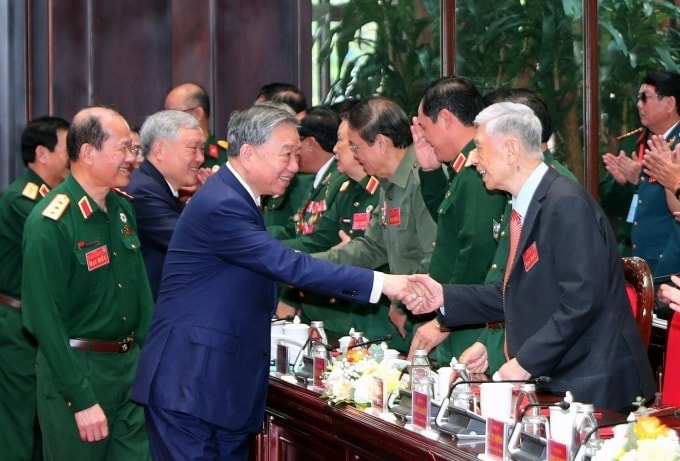 nguoi-co-cong-1.jpg