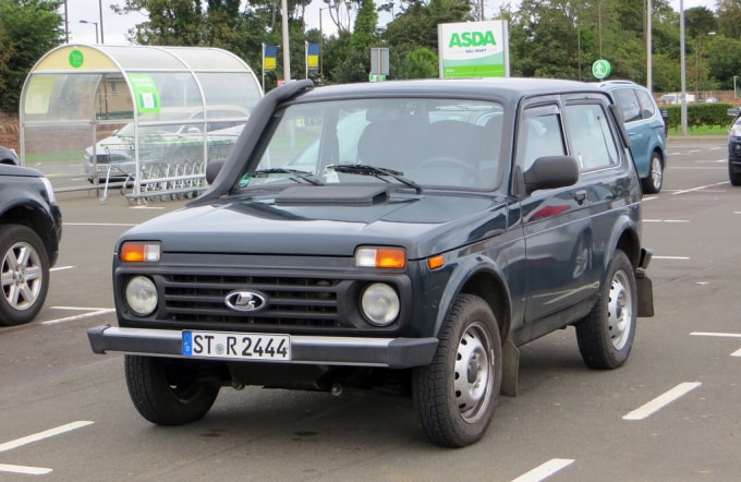 Một chiếc Lada Niva đời cũ tại Đức, tháng 8/2018. Ảnh: Alan Gold