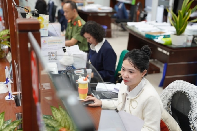 Công chức làm việc tại bộ phận một cửa, Trung tâm Hành chính TP Đà Nẵng, tháng 3/2025. Ảnh: Nguyễn Đông
