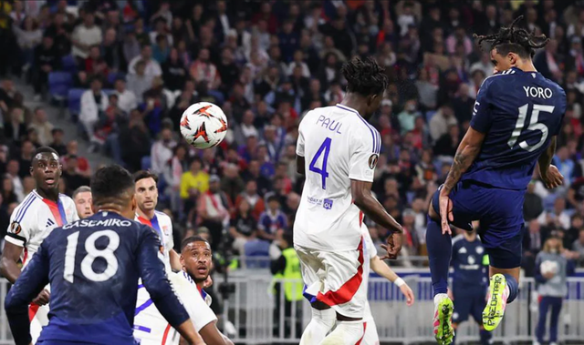 Thủ môn hóa tội đồ, Man United đánh rơi chiến thắng ở Lyon- Ảnh 3.