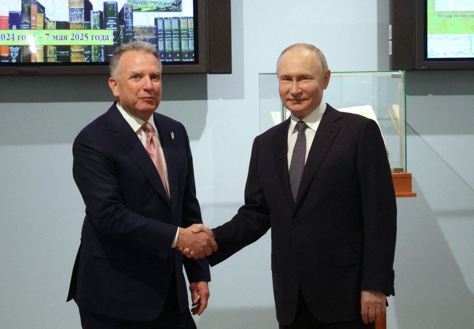 tong-thong-nga-vladimir-putin-tiep-dac-phai-vien-tong-thong-my-steve-witkoff-tai-saint-petersburg-ngay-11-4-2025.jpg