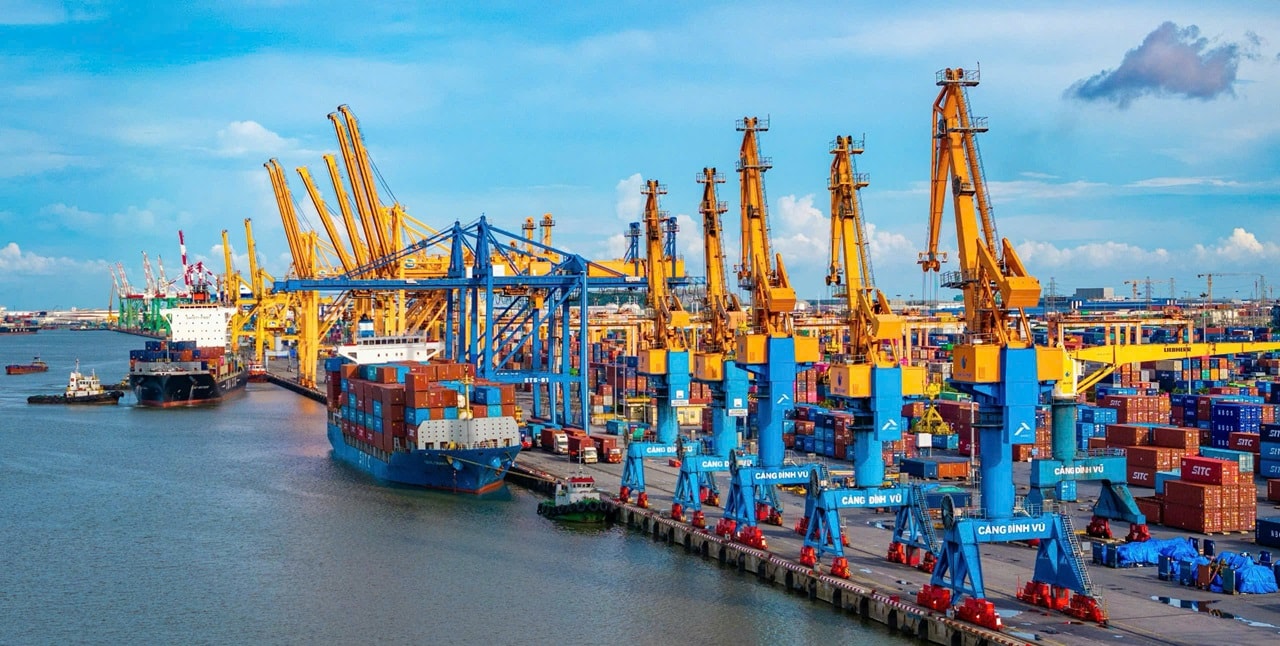 Hệ thống cảng biển Hải Phòng là cảng biển lớn nhất khu vực miền Bắc.