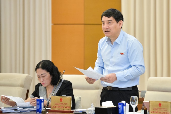 Chủ nhiệm Ủy ban Văn hóa - Xã hội Nguyễn Đắc Vinh phát biểu sáng 17/4. Ảnh: Cổng TTĐT Quốc hội