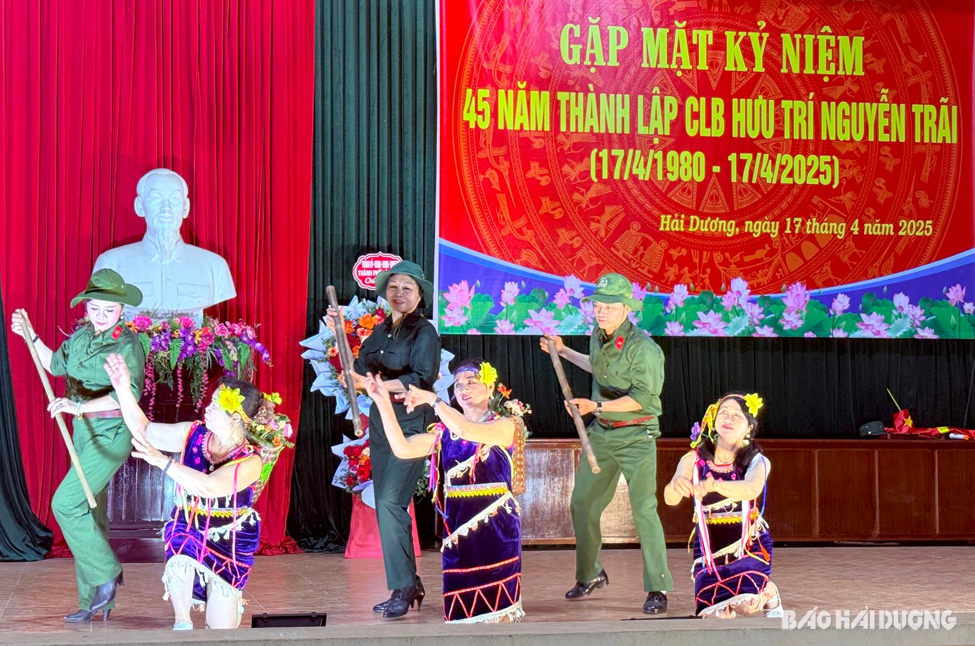 van-nghe-ngay-thanh-lap.jpg