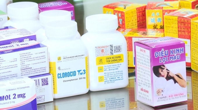 Hàng chục nhãn hiệu thuốc bị làm giả rất tinh vi. Ảnh: Lam Sơn