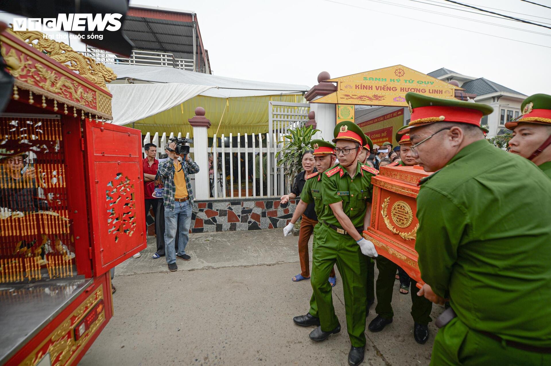 Người thân, đồng đội xót xa tiễn đưa Thiếu tá, liệt sĩ Nguyễn Đăng Khải - 14