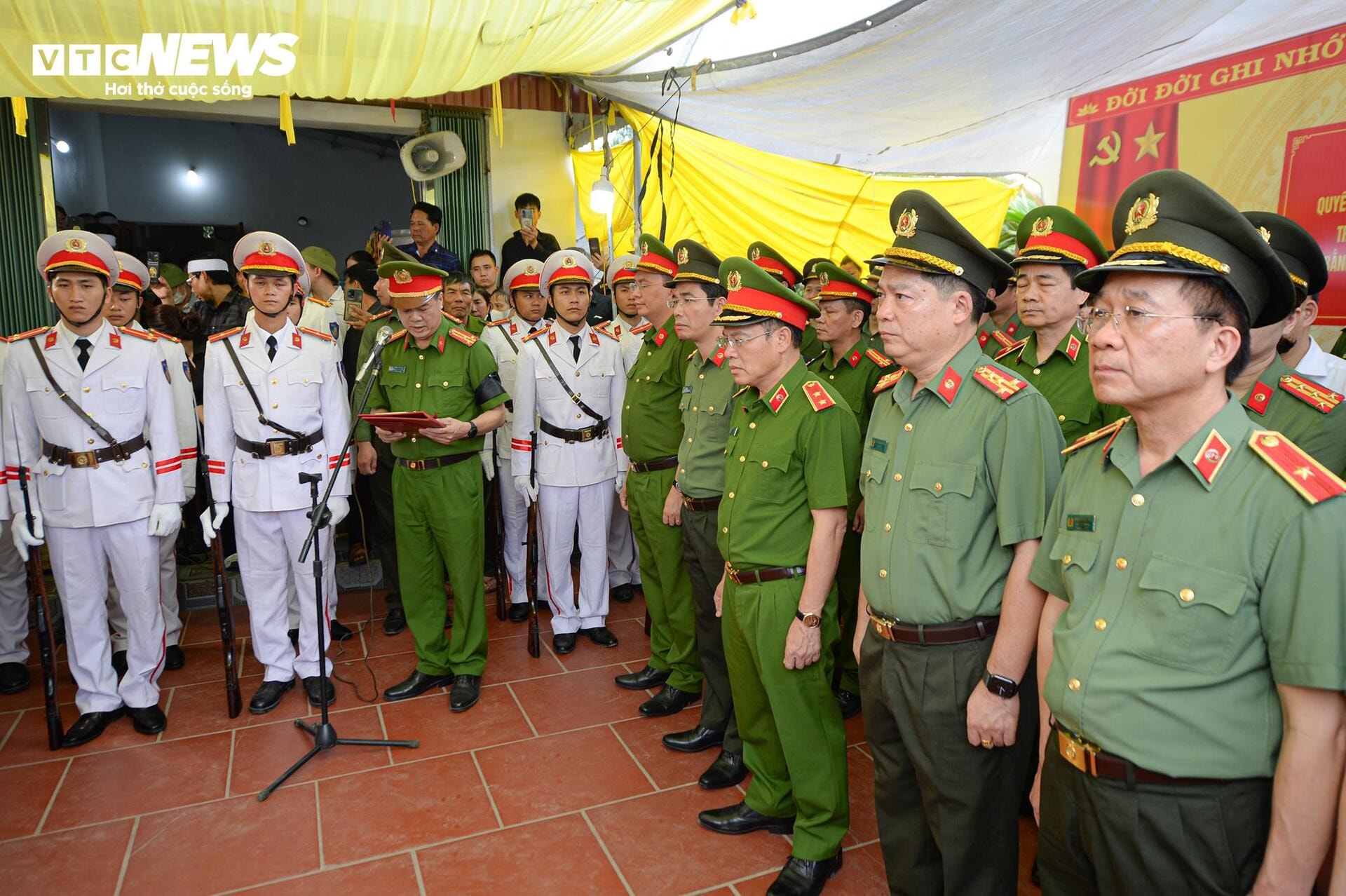Người thân, đồng đội xót xa tiễn đưa Thiếu tá, liệt sĩ Nguyễn Đăng Khải - 7
