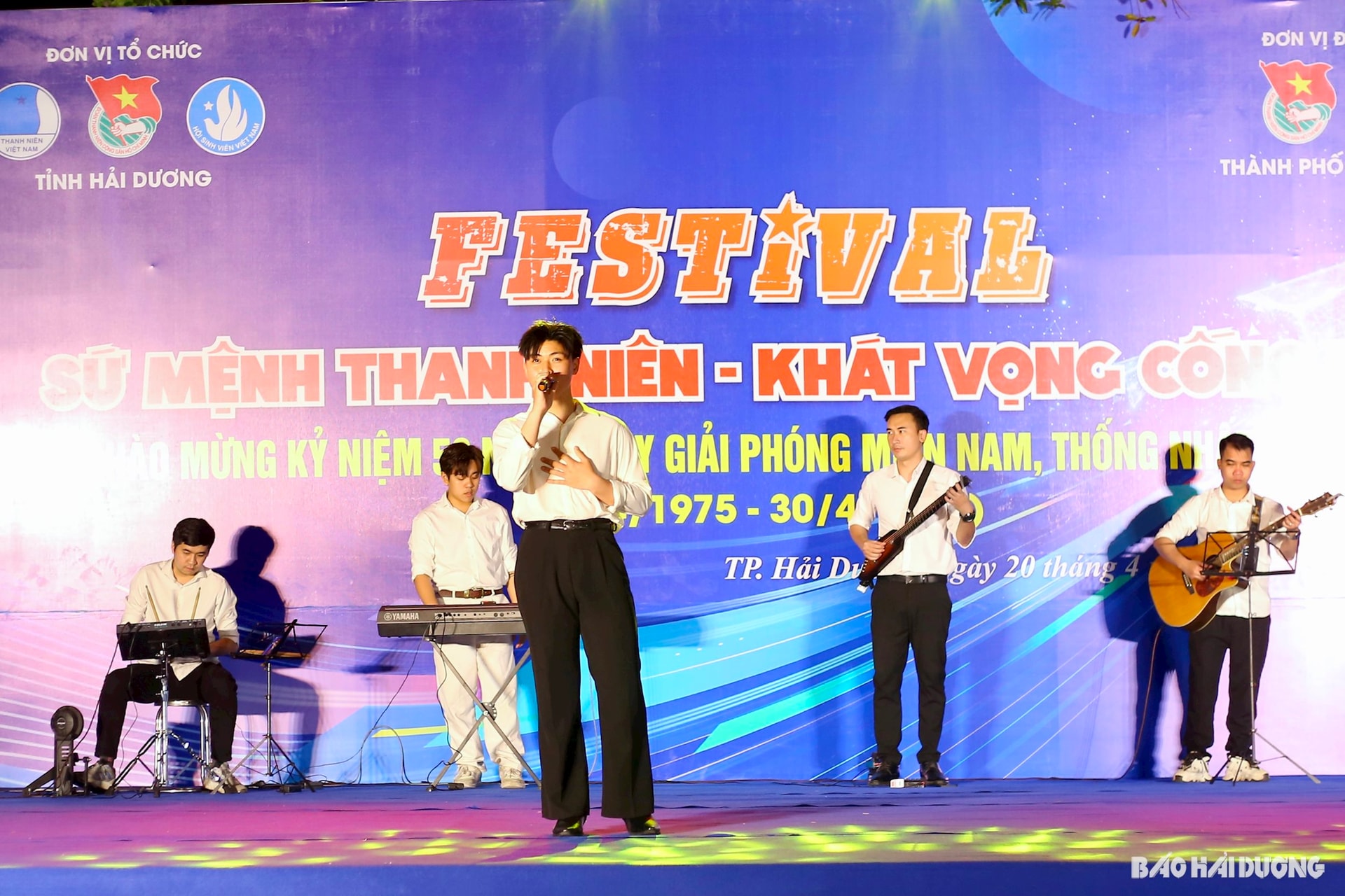 thanh-nien.jpg