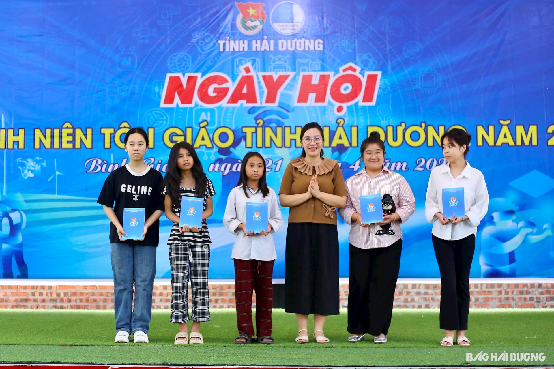 thanh-nien-ton-giao2.jpg
