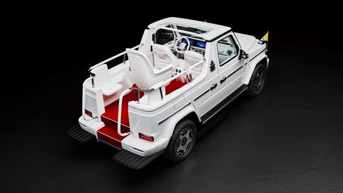 Hàng ghế sau được thay bằng ghế riêng có thể điều chỉnh độ cao, vị trí trung tâm. Ảnh: Mercedes