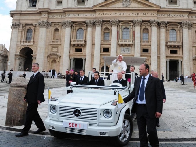 Mercedes G500 được sử dụng bởi Giáo hoàng Benedict XVI từ 2007. Ảnh: Digital Trends