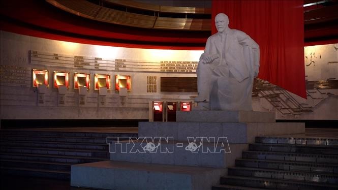 tuong-lenin.jpg