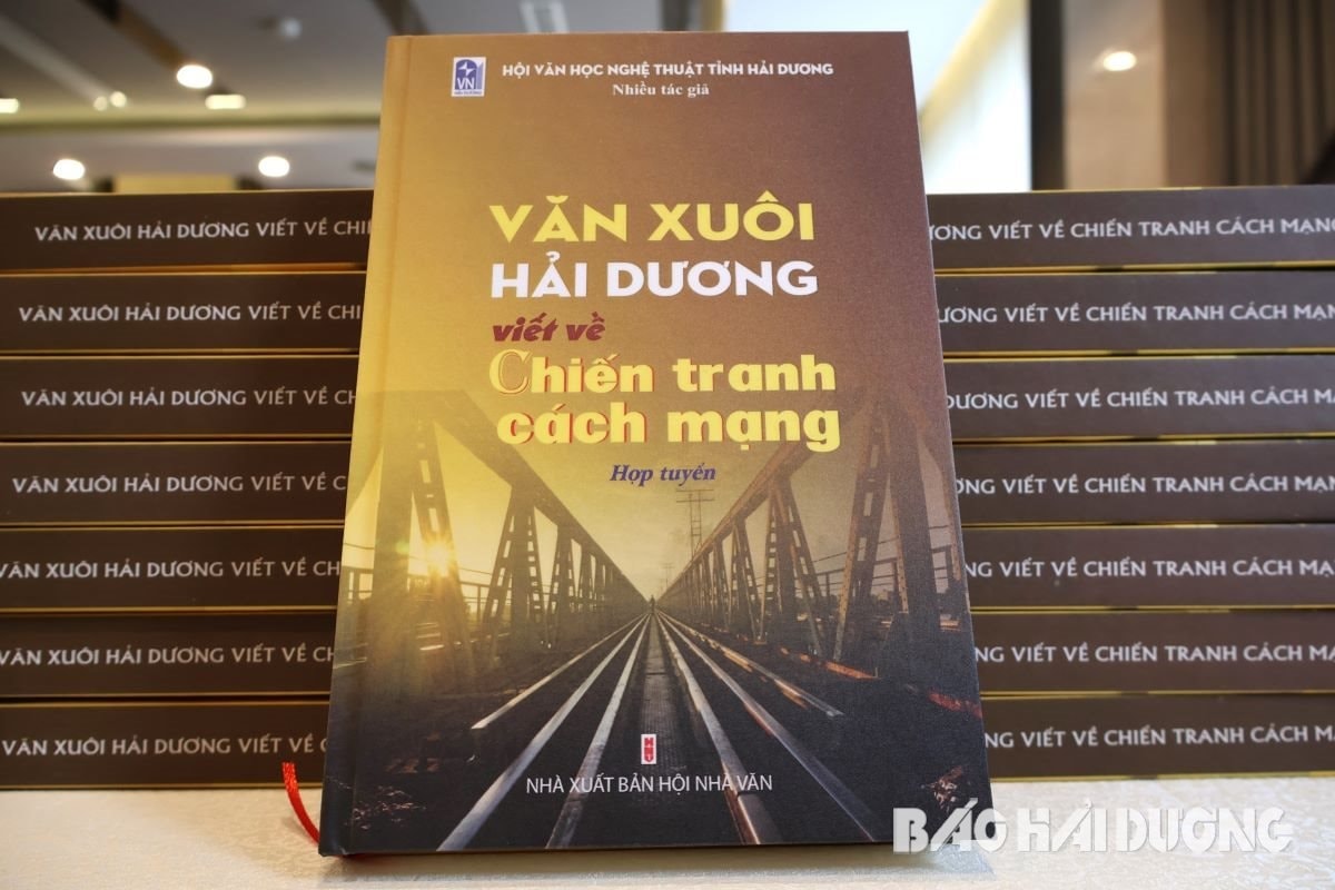 Hợp tuyển gồm 32 tác phẩm có chất lượng tốt của 32 tác giả là hội viên Hội Văn học nghệ thuật tỉnh Hải Dươngqua các thời kỳ chiến tranh cách mạng