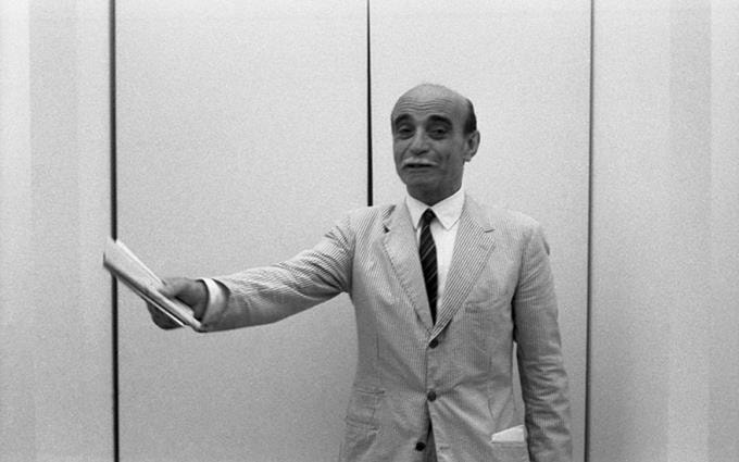 Nghệ sĩ Lucio Fontana. Ảnh: Christies