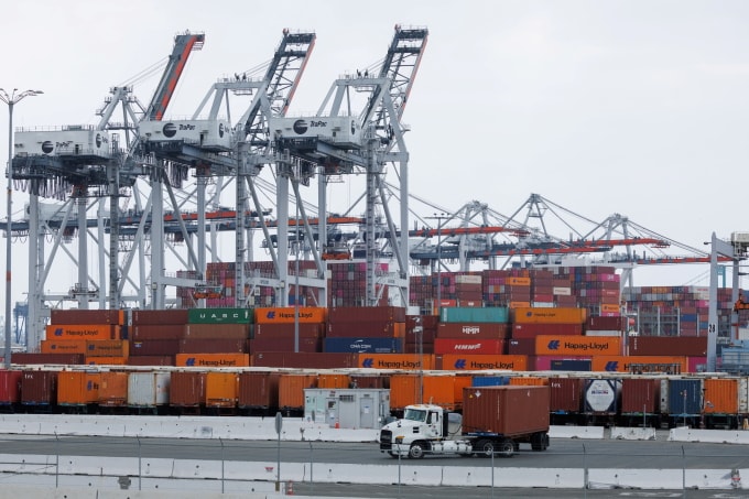 Container tại cảng Los Angles (California, Mỹ) tháng 10/2024. Ảnh: Reuters