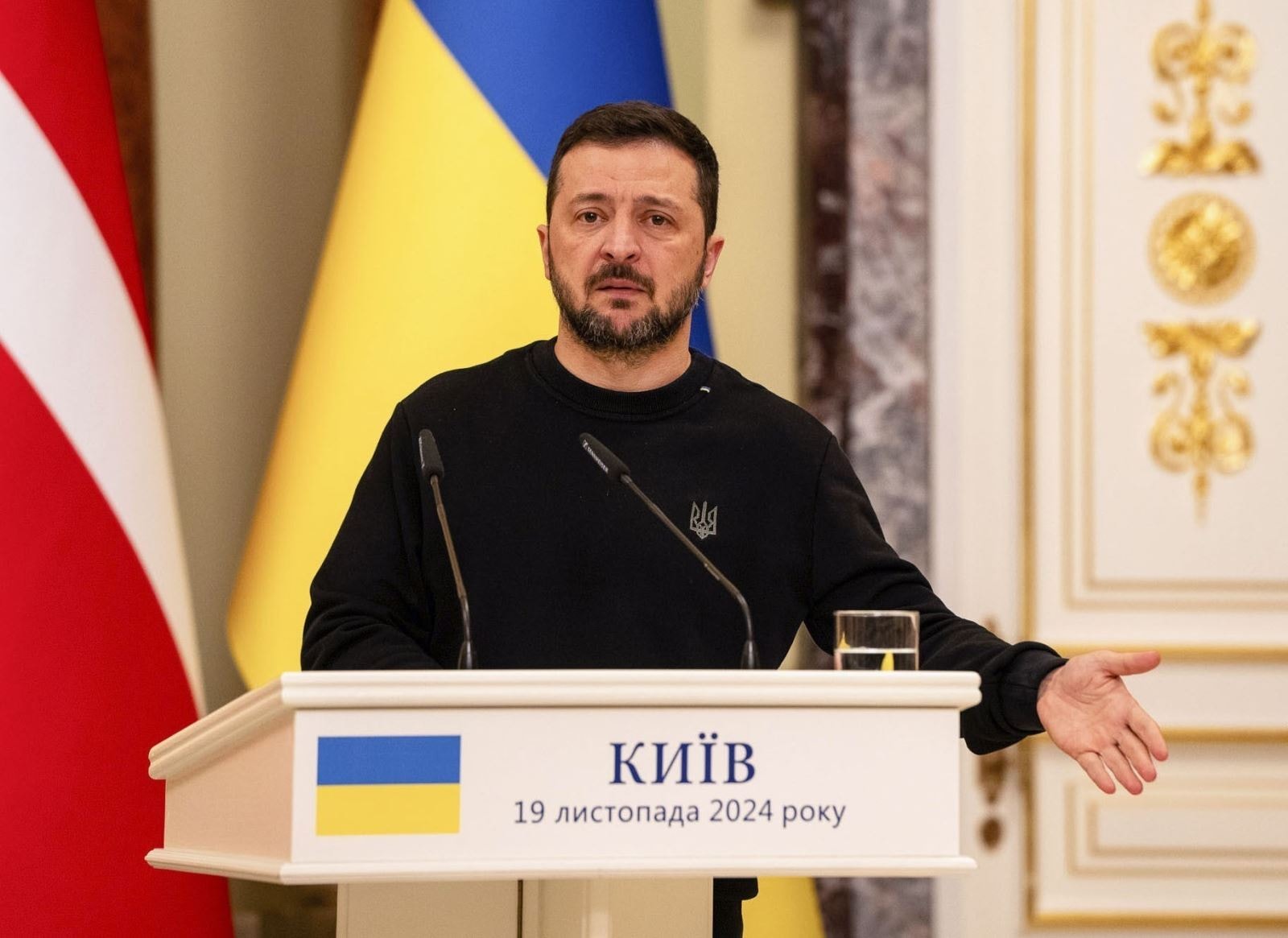 tong-thong-ukraine-volodymyr-zelensky-phat-bieu-trong-cuoc-hop-bao-tai-kiev.jpg
