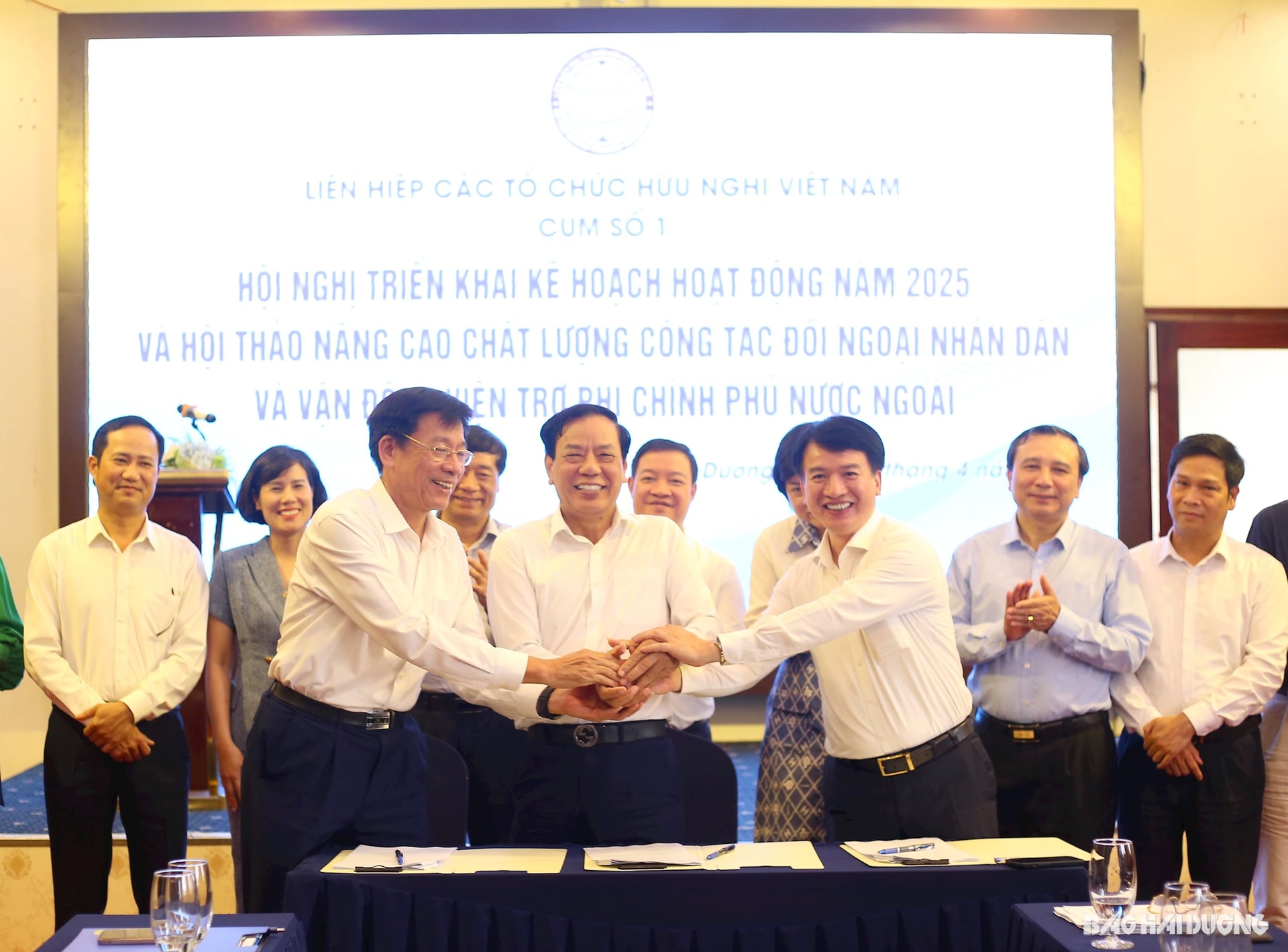 doi-ngoai3.jpg