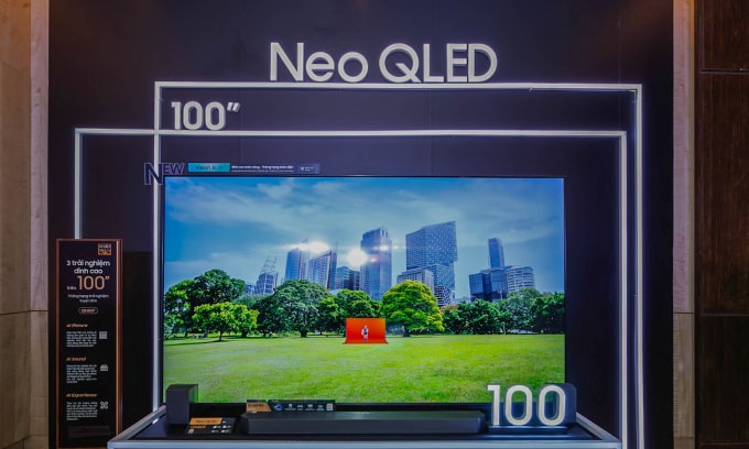 Samsung ra mắt thêm phiên bản 100 inch và 115 inch.