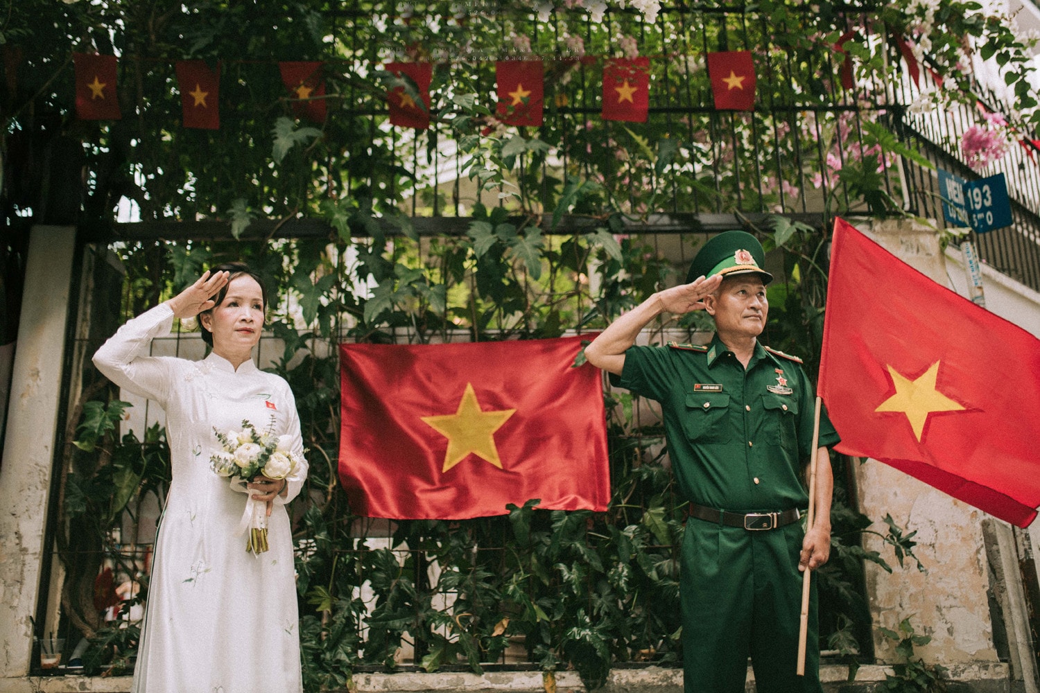 anh-cuoi-ben-bach-dang-2.jpg