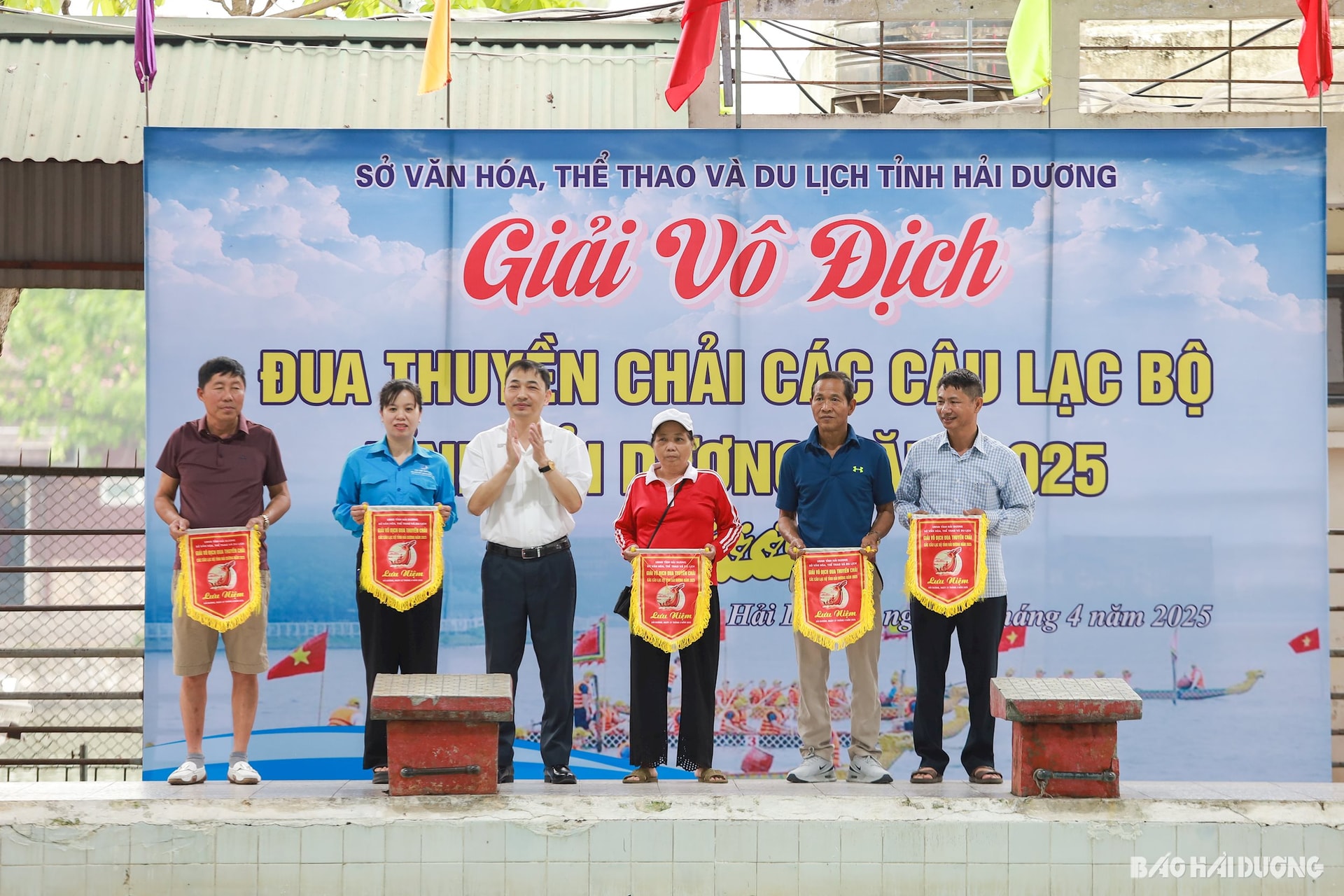 dua-thuyen-chai-1.jpg