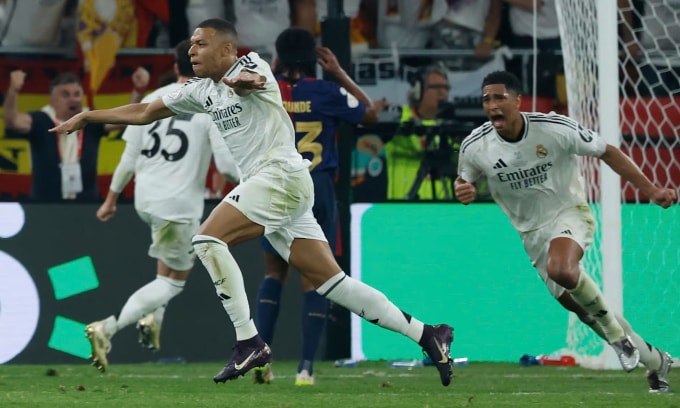 Mbappe mừng bàn gỡ hòa 1-1 cho Real. Ảnh: AP