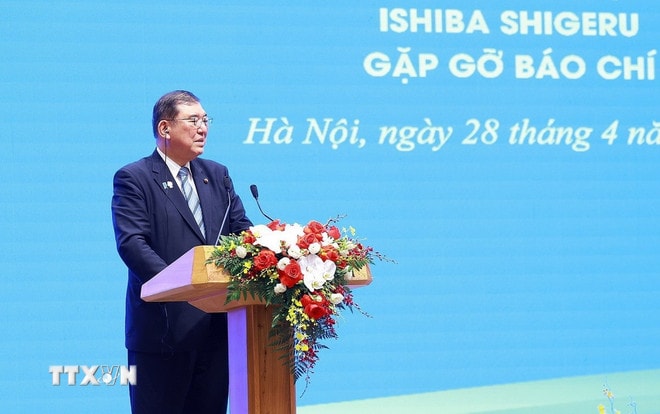 ttxvn-thu-tuong-pham-minh-chinh-va-thu-tuong-nhat-ban-ishiba-shigeru-gap-go-bao-chi3.jpg