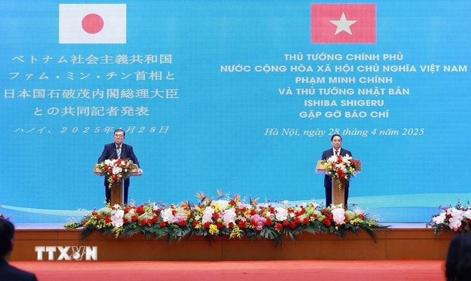 ttxvn-thu-tuong-pham-minh-chinh-va-thu-tuong-nhat-ban-ishiba-shigeru-gap-go-bao-chi4.jpg