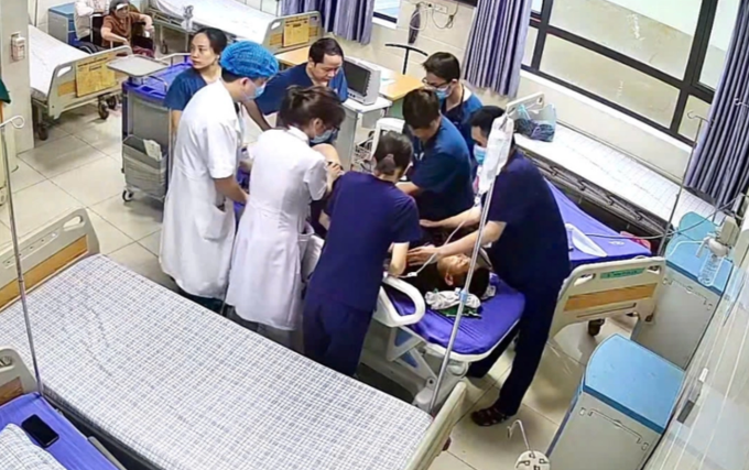 Bệnh nhân được kíp bác sĩ nỗ lực cứu chữa vượt qua nguy hiểm do sốc phản vệ. Ảnh: TTYT Thanh Ba cung cấp.