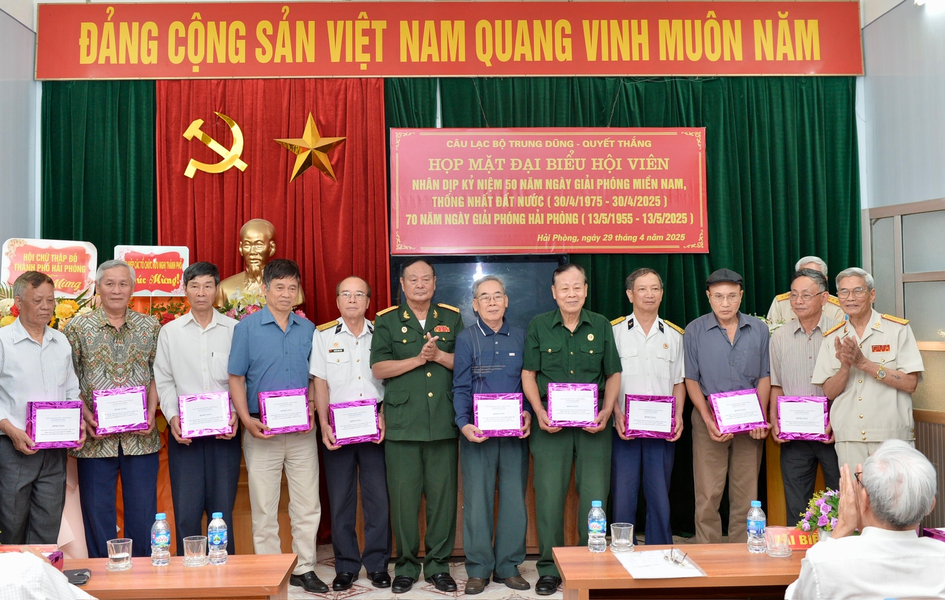 Câu lạc bộ Trung Dũng - Quyết Thắng họp mặt hội viên nhân kỷ niệm 50 năm Ngày giải phóng miền Nam, thống nhất đất nước; 70 năm Ngày giải phóng Hải Phòng.
