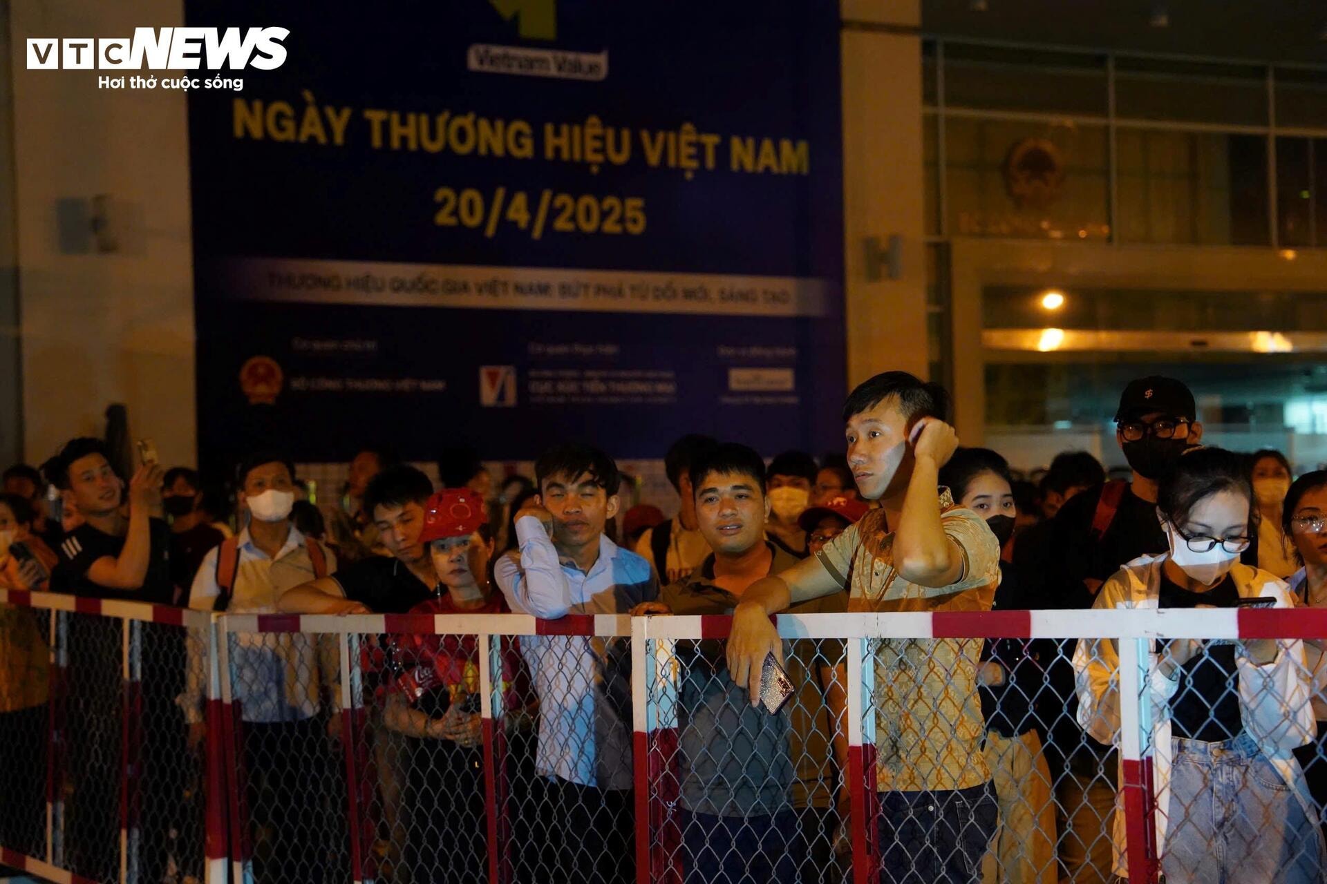 Cận cảnh an ninh thắt chặt trước Lễ diễu binh, diễu hành 30/4 - 6