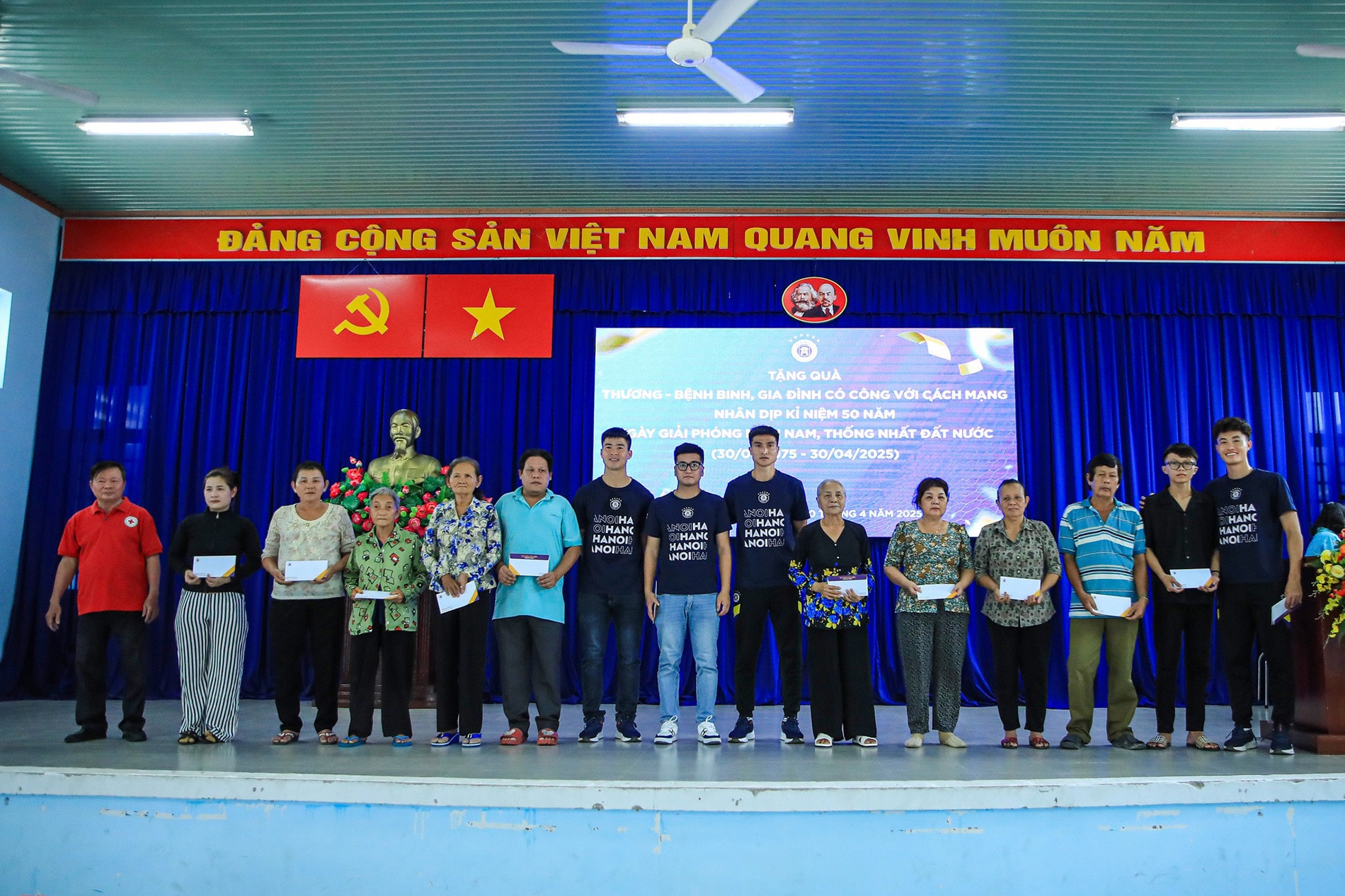cau thu viet ngay 30.4 3.jpg