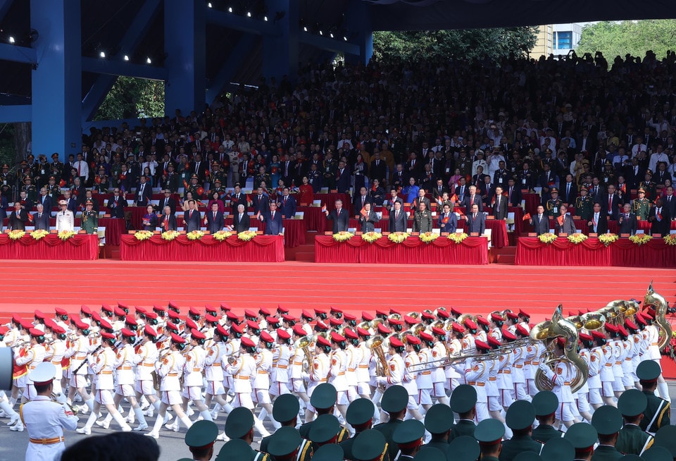 Party and State leaders, former leaders, and international guests attend the anniversary ceremony Photo: VNA