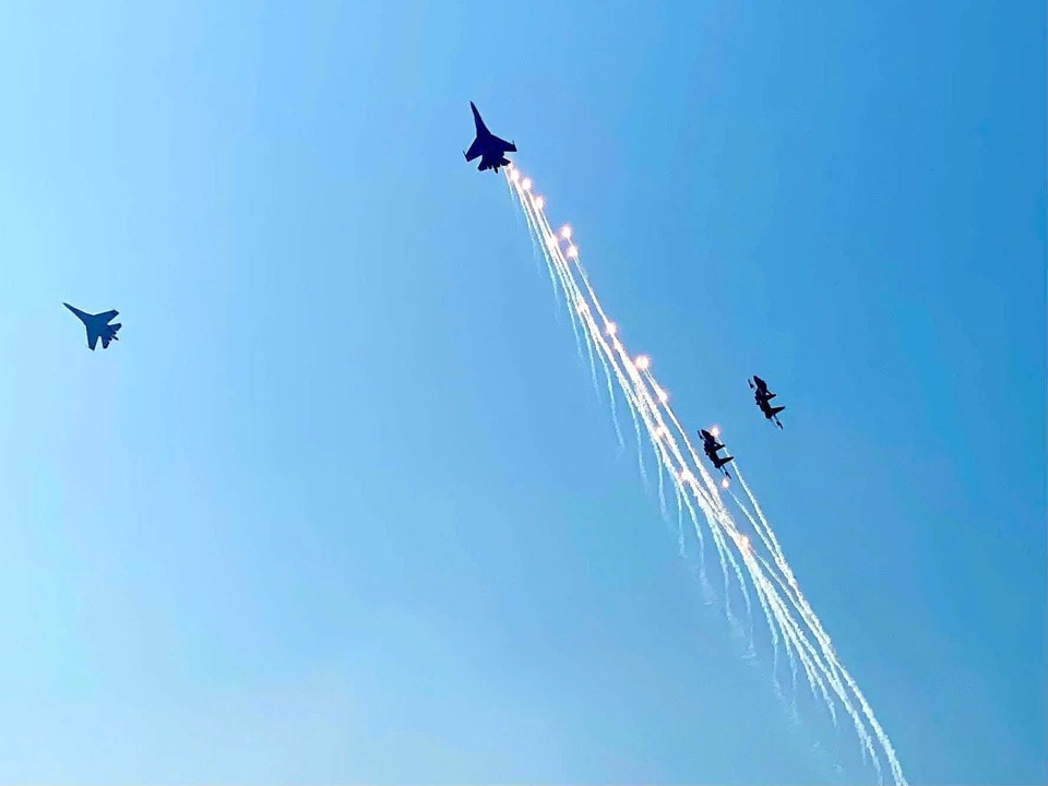 Fighter formations of the Vietnam Air Defense–Air Force perform in the sky over Ho Chi Minh City. Photo: Hong Giang - VNA