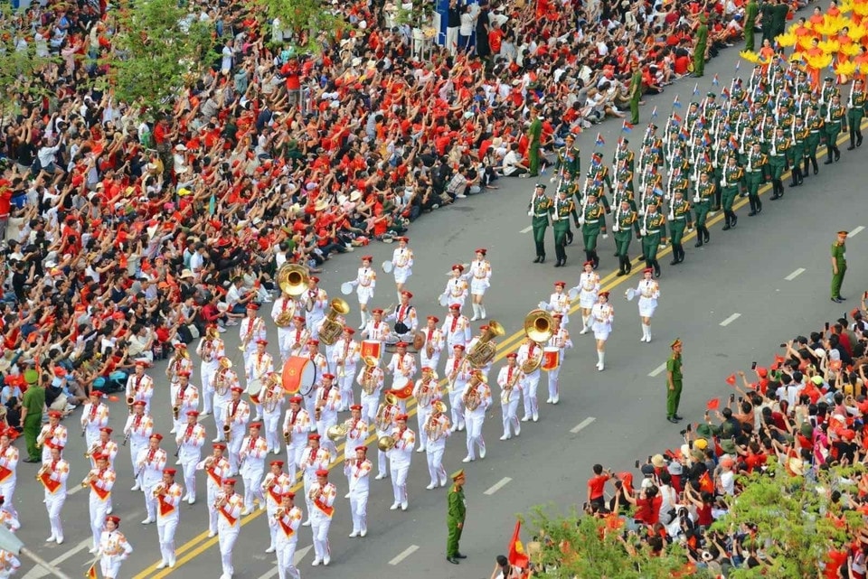 The military and police parade captures the attention of large crowds across Ho Chi Minh City. Photo: VNA