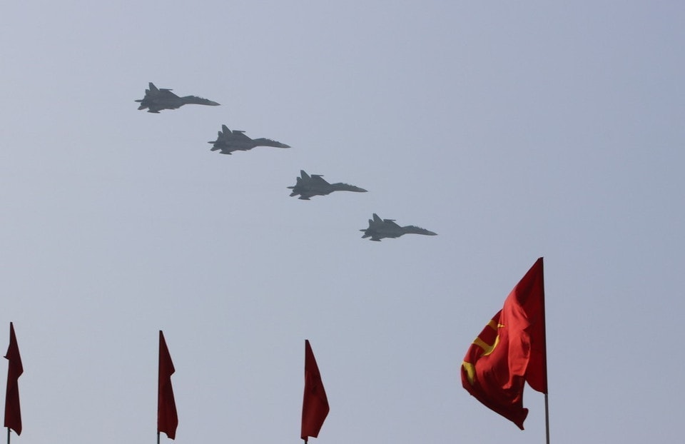 The parade opens with formations of the heroic Vietnam People's Air Force flying over the skies of the homeland. Photo: VNA