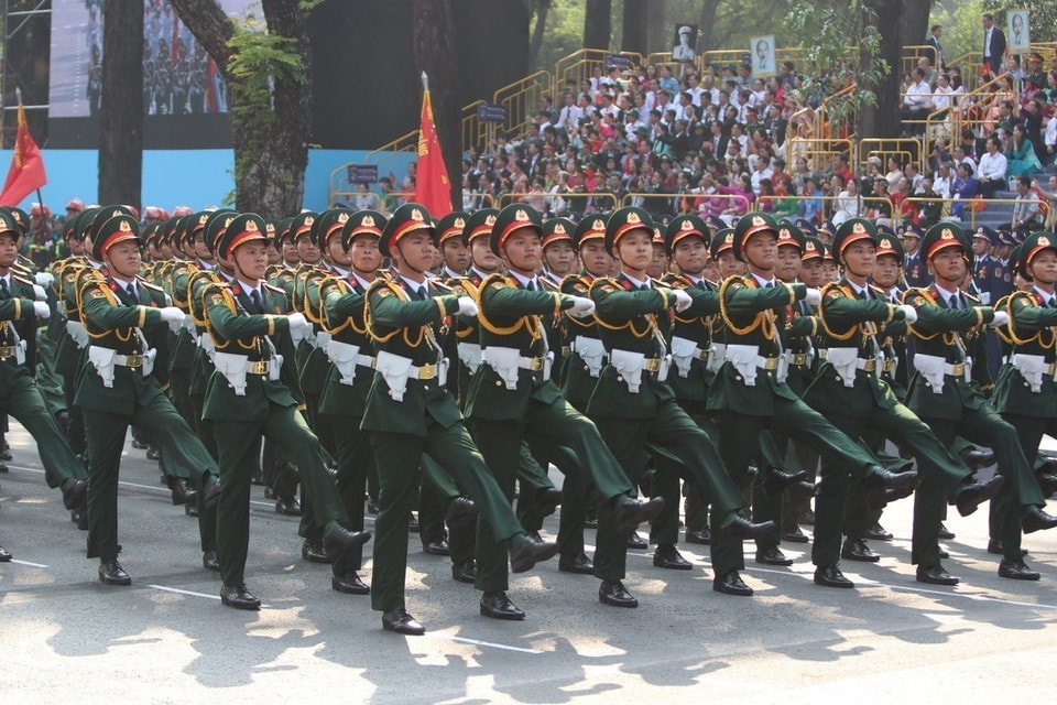 The Army officers march past the grandstand. Photo: VNA