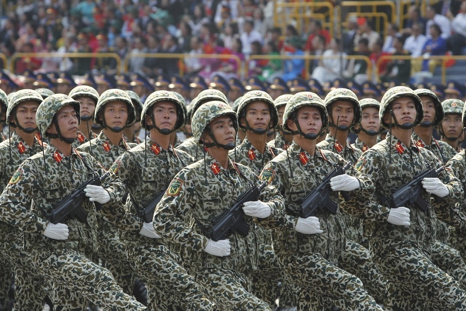 The Special Forces soldiers march past the grandstand. Photo: VNA