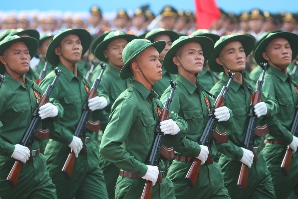 The Liberation Army soldiers march past the grandstand. Photo: VNA