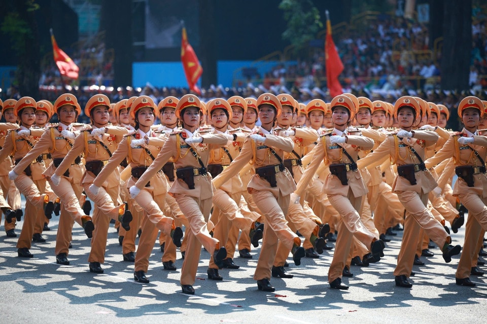 The female Traffic Police officers march past the grandstand Photo: VNA