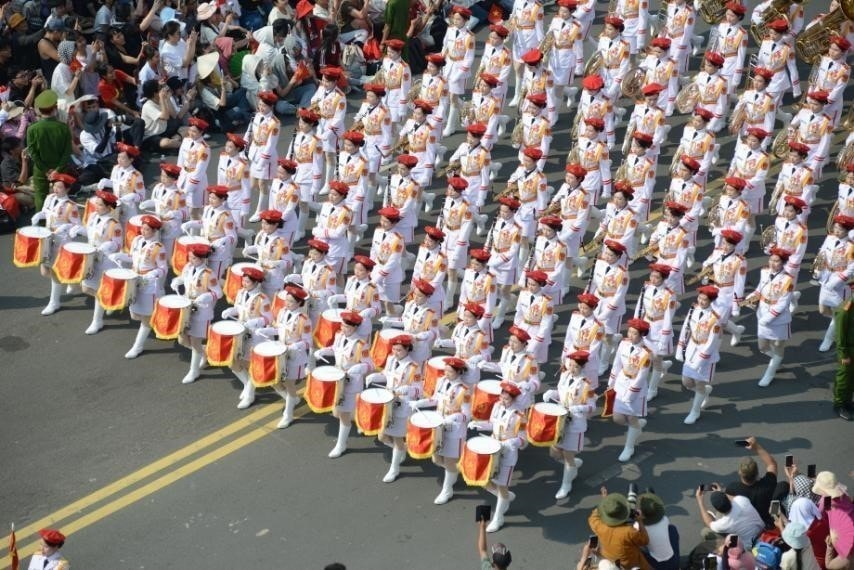 The grand parade captures the attention of large crowds across Ho Chi Minh City. Photo: VNA